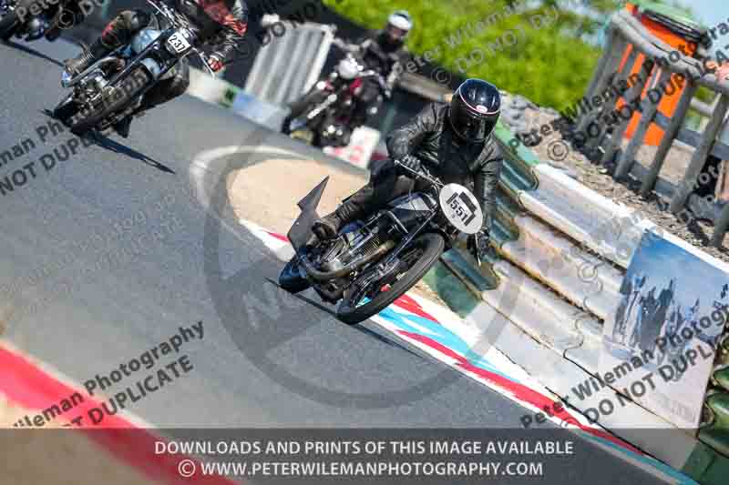 Vintage motorcycle club;eventdigitalimages;mallory park;mallory park trackday photographs;no limits trackdays;peter wileman photography;trackday digital images;trackday photos;vmcc festival 1000 bikes photographs